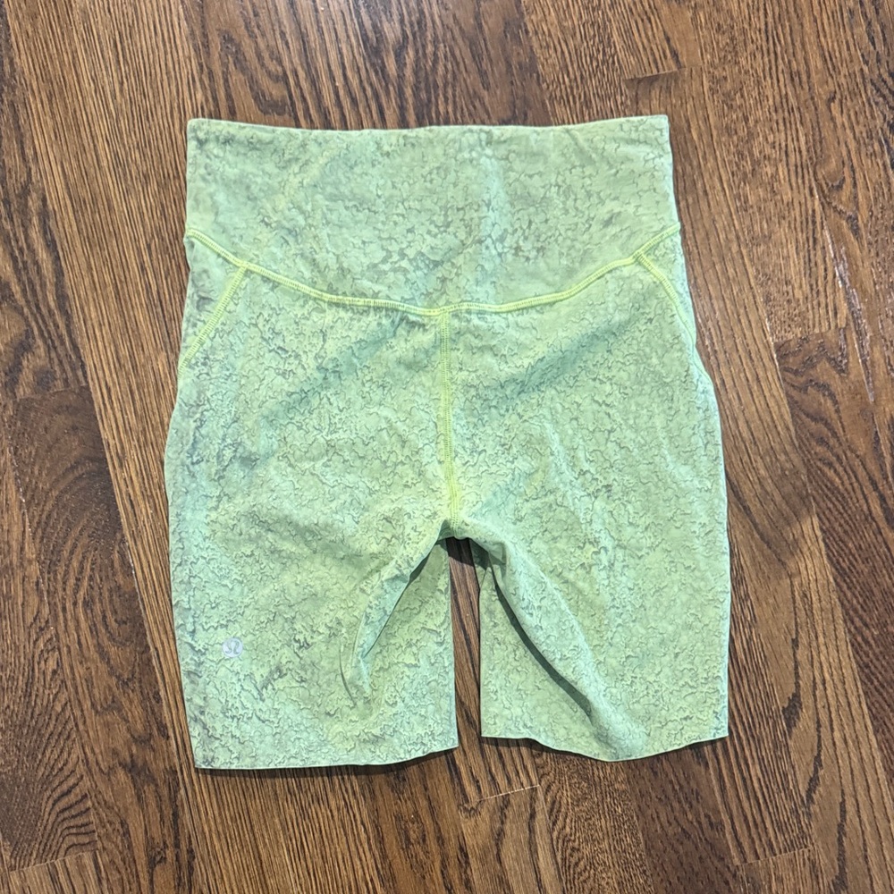 Lululemon Athletica Light Green Patterned Bike Shorts
